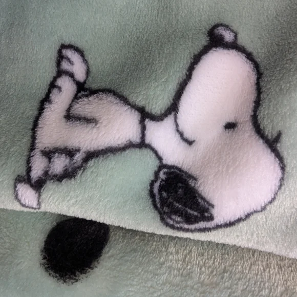 Cozy Peanuts throw blanket - Picture 2 of 3